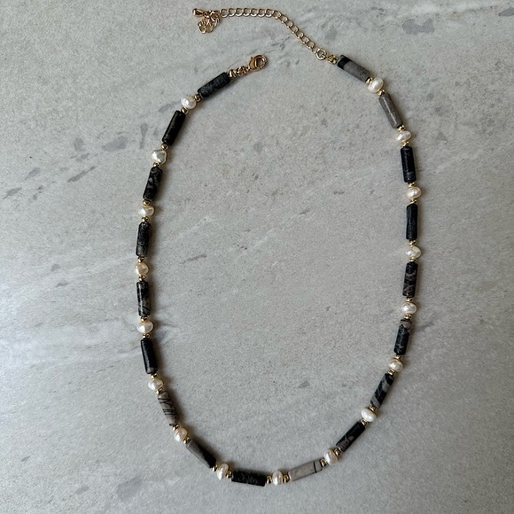 (SOLD) Chocker necklace with 14k gold plated beads - Picture 2 of 6
